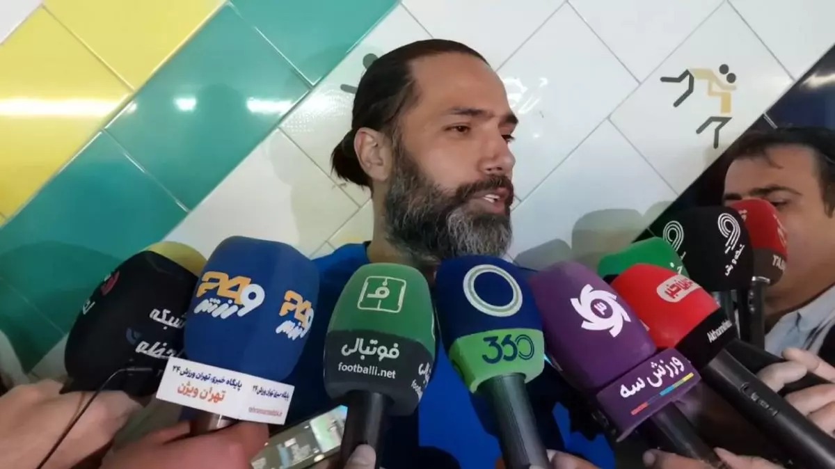 صادقی: از دوستان پرسپولیسی میخواهم پیشکسوتانشان را کنترل کنند/ اینها ویزای اسپانیا هم نداشتند که نکونام چهارتا پاسپورت تمام کرد