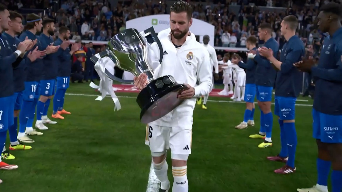 تونل افتخار بازیکنان آلاوز برای بازیکنان رئال مادرید و رونمایی از جام قهرمانی لالیگا