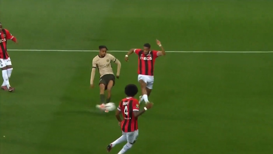 گل اول پاری سن ژرمن به نیس (بردلی بارکولا)