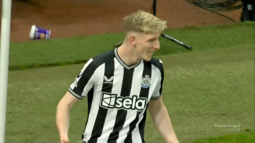 گل اول نیوکاسل به منچستریونایتد (آنتونی گوردون)