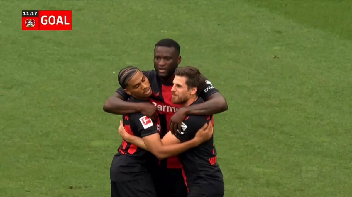 گل اول بایر لورکوزن به آگزبورگ (ویکتور بونیفیس)