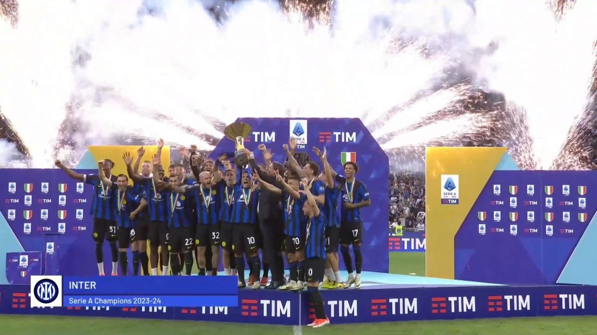 مراسم اهدای جام قهرمان سری آ به اینتر