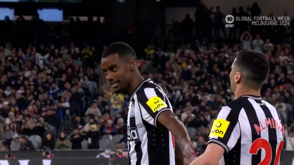 گل اول نیوکاسل به تاتنهام (ایساک)