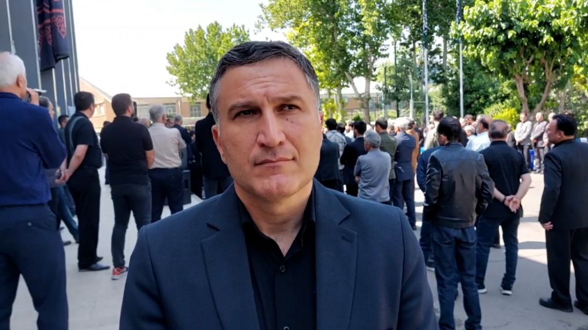 اختصاصی/ گفت و گوی خبرنگاران با محمدرضا اکبریان در حاشیه مراسم تشییع مرحوم حسین خوشخوان