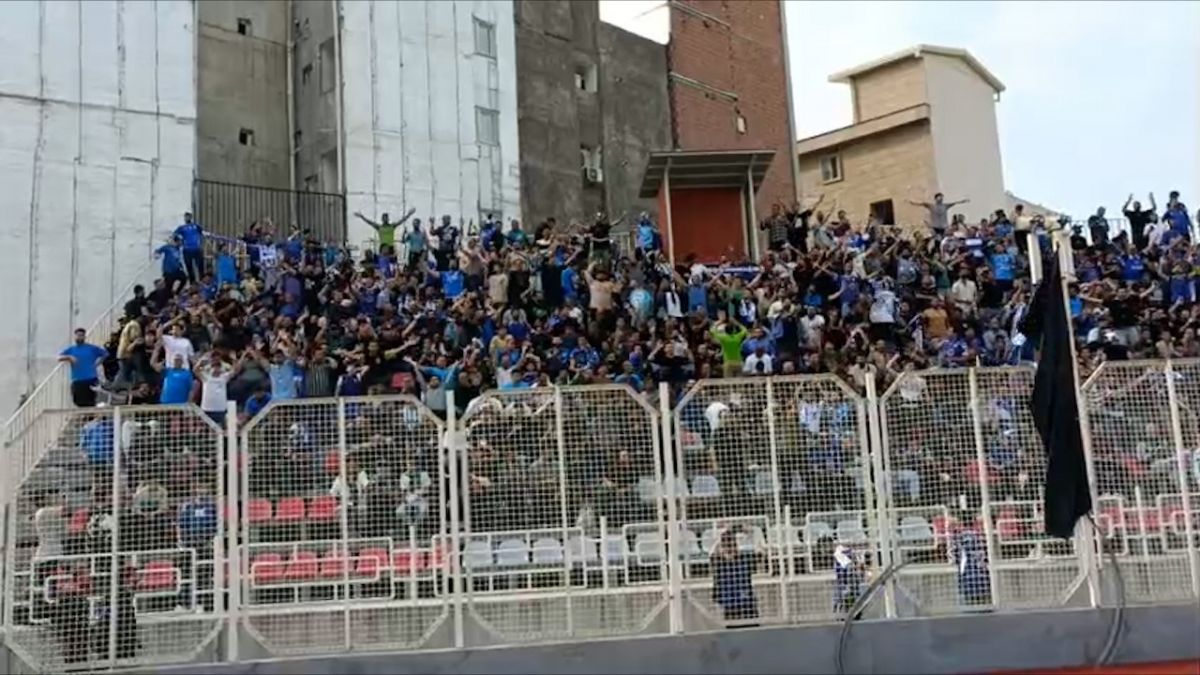 اختصاصی/ شعار قهرمانی هواداران استقلال در ورزشگاه شهید وطنی قایمشهر