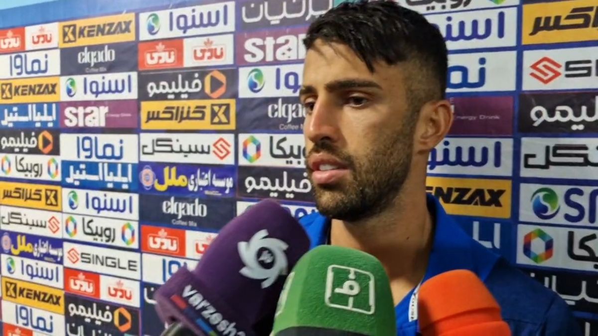 اختصاصی/ آرش رضاوند: آقای بیژن حیدری صحنه پنالتی را دید، مگر می شود چهار دقیقه وقت اضافه بگیرید، یک تذکر به دروازه بان نساجی نداد