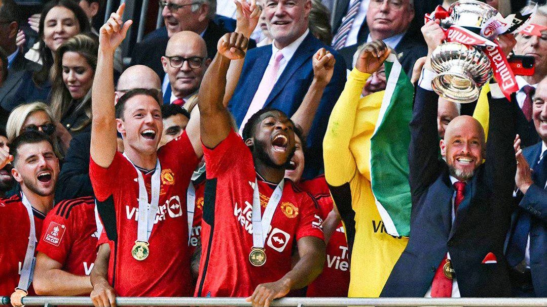 اهدای جام قهرمانی جام حذفی انگلیس به منچستریونایتد