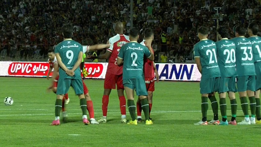 ضربه کاشته خطرناک امید عالیشاه به تیر دروازه شمس آذر برخورد کرد