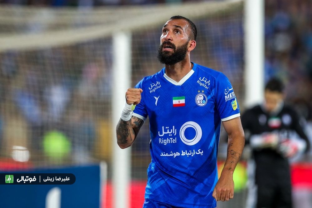 روزبه چشمی متخصص گل‌های حساس!