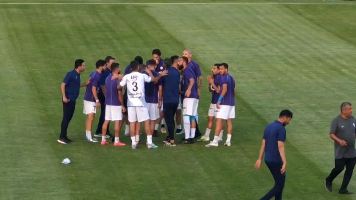 اختصاصی/ گرم کردن بازیکنان پیکان و استقلال قبل از آغاز بازی