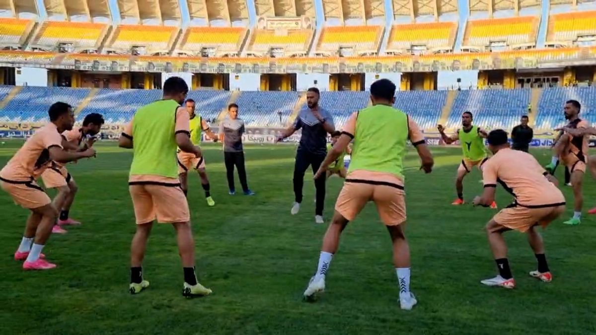 اختصاصی/ گرم کردن بازیکنان سپاهان - شمس آذر قبل از شروع مسابقه