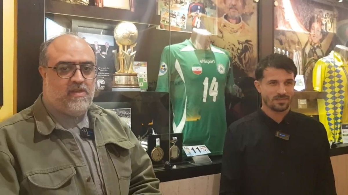 اختصاصی/ اهدای ویترین افتخارات قاسم حدادی فر کاپیتان سابق ذوب آهن در موزه سپاهان