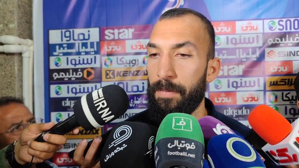 اختصاصی/ روزبه چشمی: پرسپولیسی ها با گل آفساید قهرمان شدند و حرف از جوانمردی می زنند، یا خودتان را مسخره می کنید یا ملت را مسخره کردید