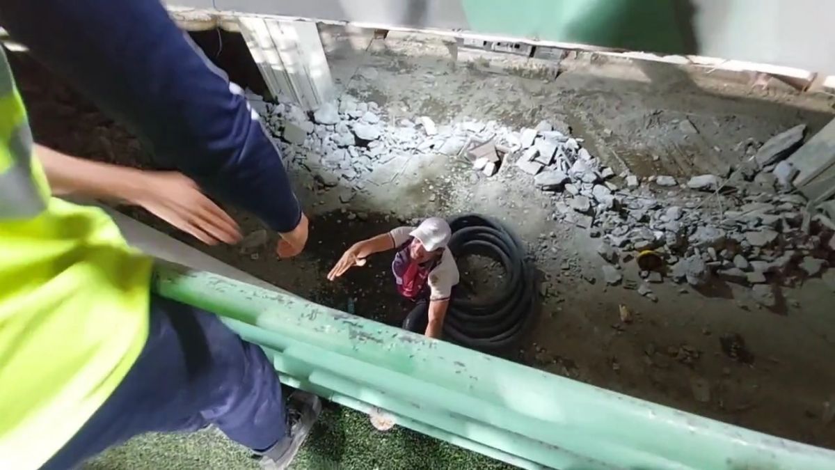 اختصاصی/ اتفاق عجیب برای یکی از همراهان وحدت هنانوف در جشن قهرمانی پرسپولیس