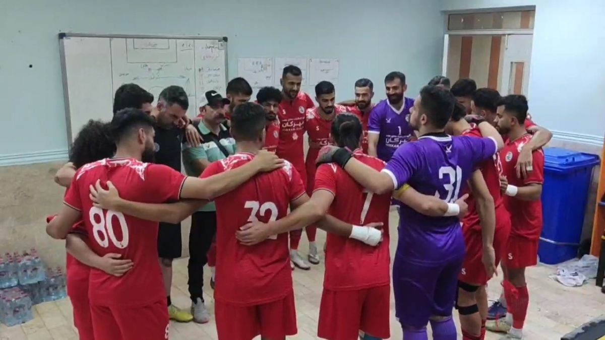 اختصاصی/ رختکن شهرداری آستارا و تعداد کم بازیکنان این تیم برای حضور در آخرین بازی لیگ یک و تلاش برای عدم سقوط به لیگ دو