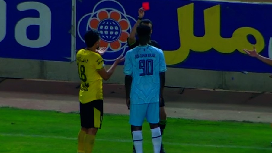 میلاد زکی پور درخواست وی ای آر کرد! ؛ درگیری بازیکنان سپاهان - گل گهر و اخراج مستقیم دو بازیکن