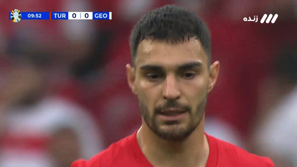شوت بازیکن ترکیه و برخورد توپ به تیر دروازه گرجستان
