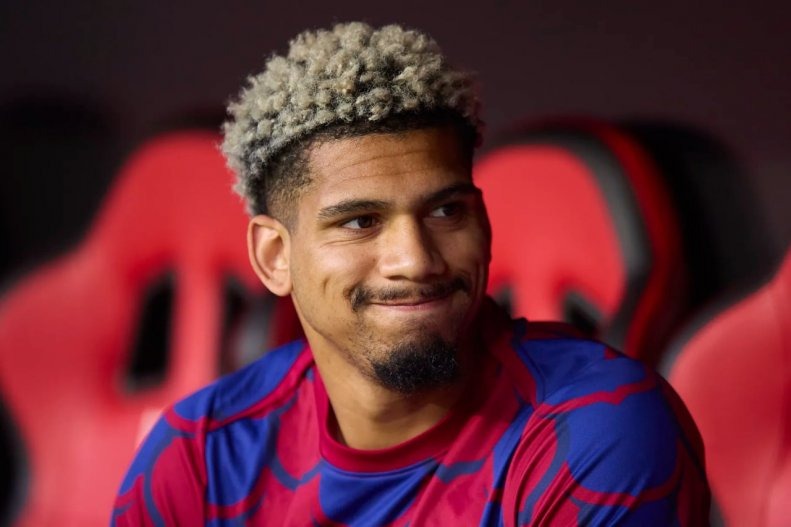 بازیکن بارسلونا که قصد ترک این تیم را ندارد