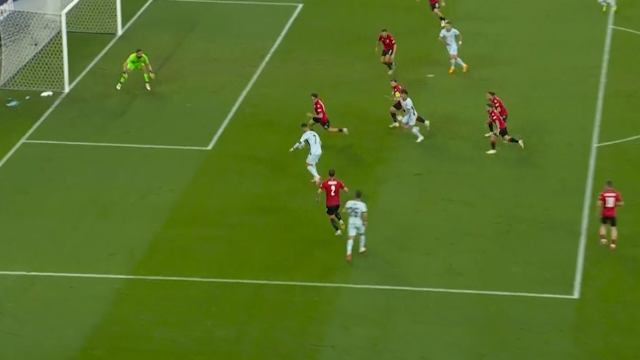 گولسیانی به زیبایی مانع از گلزنی کریستیانو رونالدو شد