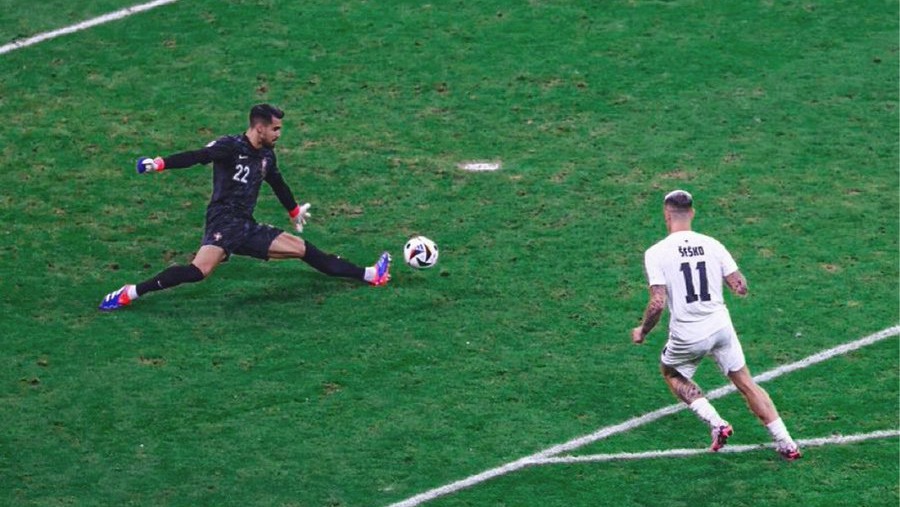 لحظه ای که دیوگو کاستا دروازه بان پرتغال، رونالدو را از فرش به عرش رساند!