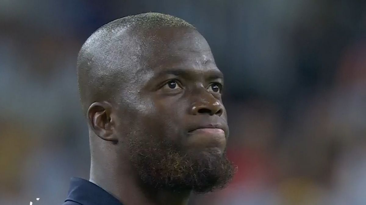 پنالتی والنسیا مقابل آرژانتین به تیر دروازه برخورد کرد و تبدیل به گل نشد