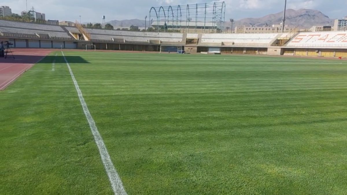 اختصاصی/ کیفیت مناسب چمن ورزشگاه انقلاب کرج