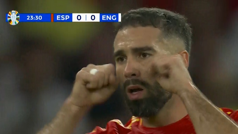 واکنش جالب دنی کارواخال به زمین خوردن ساکا