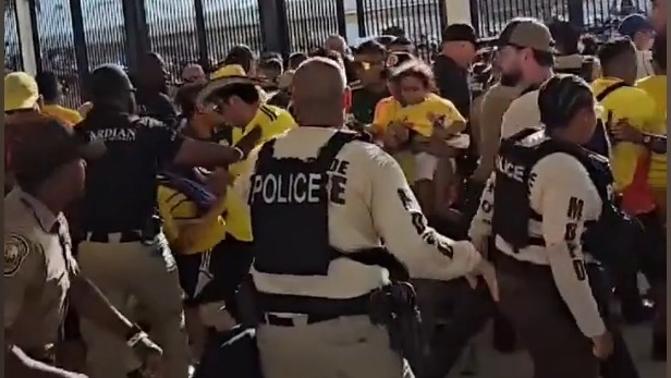 درگیری هواداران کلمبیا با پلیس برای ورود به ورزشگاه پیش از فینال کوپا آمریکا 2024