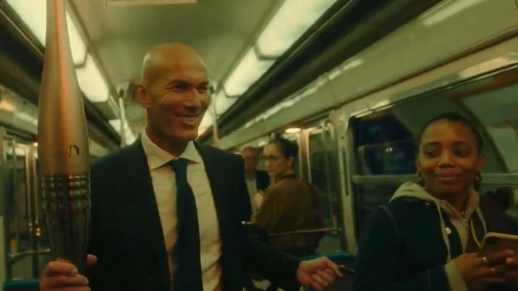 ویدیویی جذاب از حمل مشعل المپیک توسط زین الدین زیدان