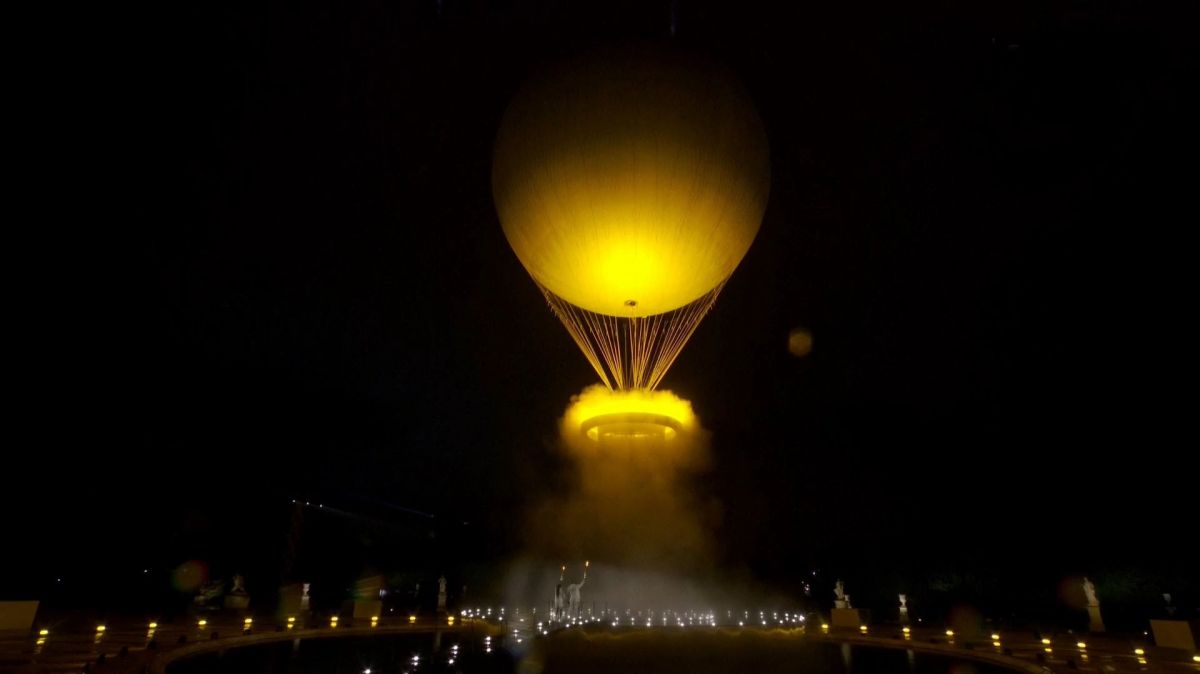 لحظه روشن شدن مشعل بازیهای المپیک 2024 پاریس