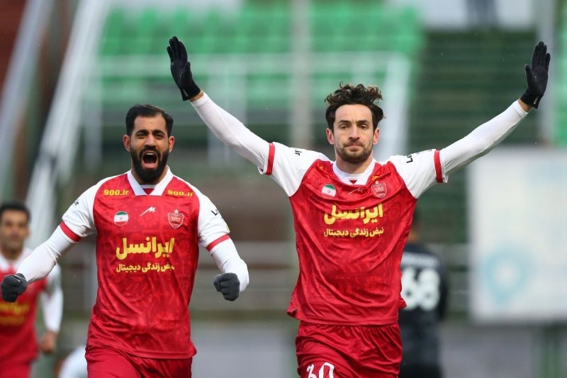 مدافعان پرسپولیس آماده میشوند؛ ساختنِ یک دیوار سنگی (عکس)