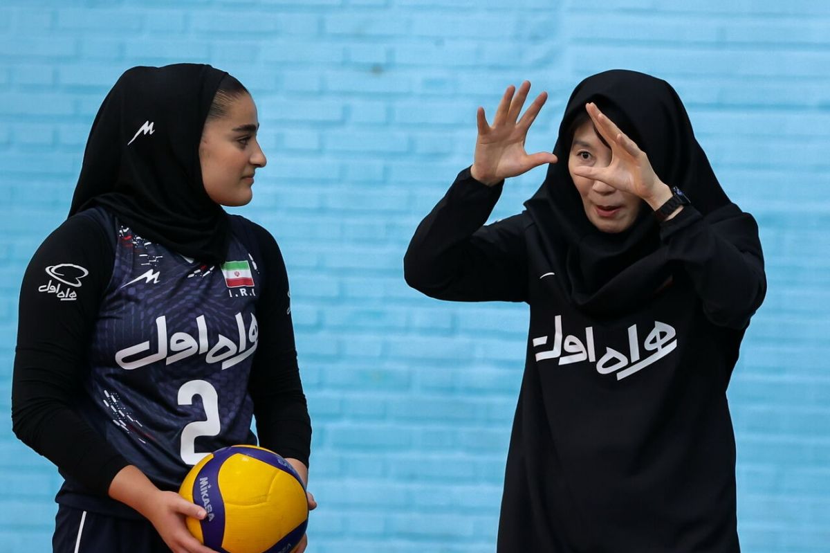 سرمربی تیم ملی والیبال بانوان: هنوز توانمندیهای بازیکنان کامل نیست