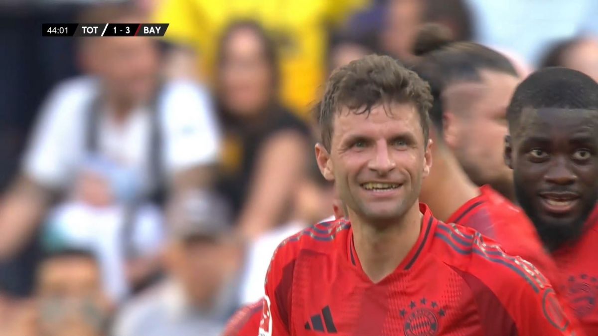 گل سوم بایرن مونیخ به تاتنهام (توماس مولر)