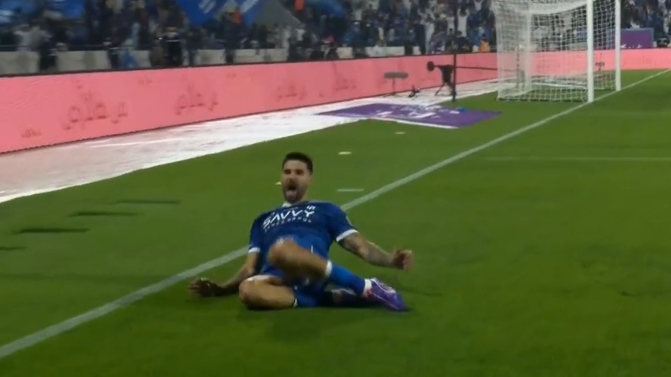 گل اول الهلال به الاهلی عربستان (میتروویچ دقیقه 90)