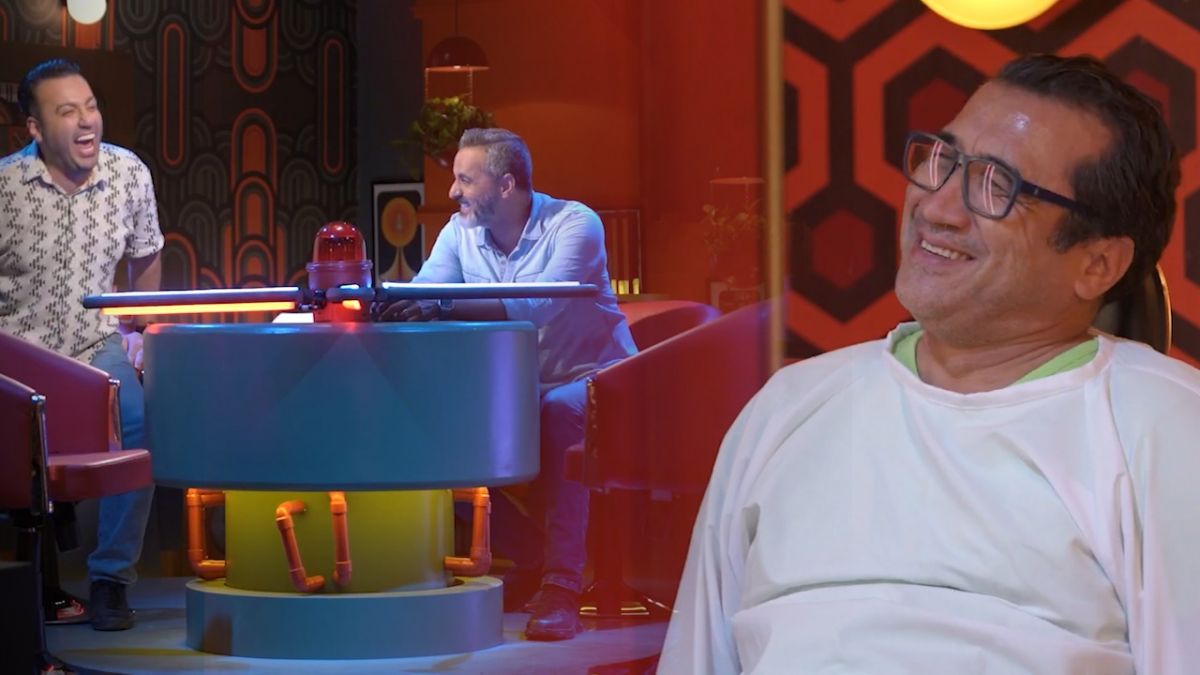 سرگیجه/ پاسخ های جنجالی خداداد عزیزی به خواننده مورد علاقهاش!