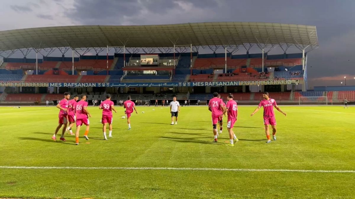 اختصاصی/ گرم کردن بازیکنان مس رفسنجان و تراکتور قبل از آغاز بازی
