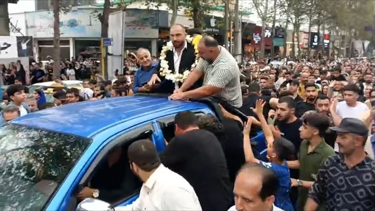 اختصاصی/ امیرحسین زارع: دست این مردم را می‌بوسم