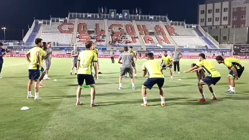 اختصاصی/ گرم کردن بازیکنان گل گهر و استقلال خوزستان قبل از آغاز بازی