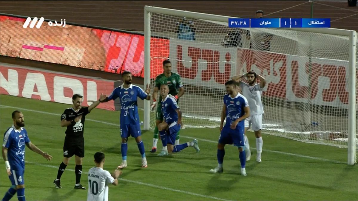 رافائل سیلوا دروازه استقلال را نجات داد