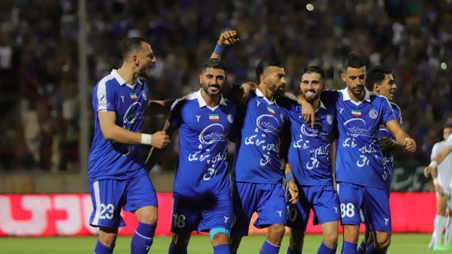 گل اول استقلال به ملوان (رامین رضاییان - پنالتی)