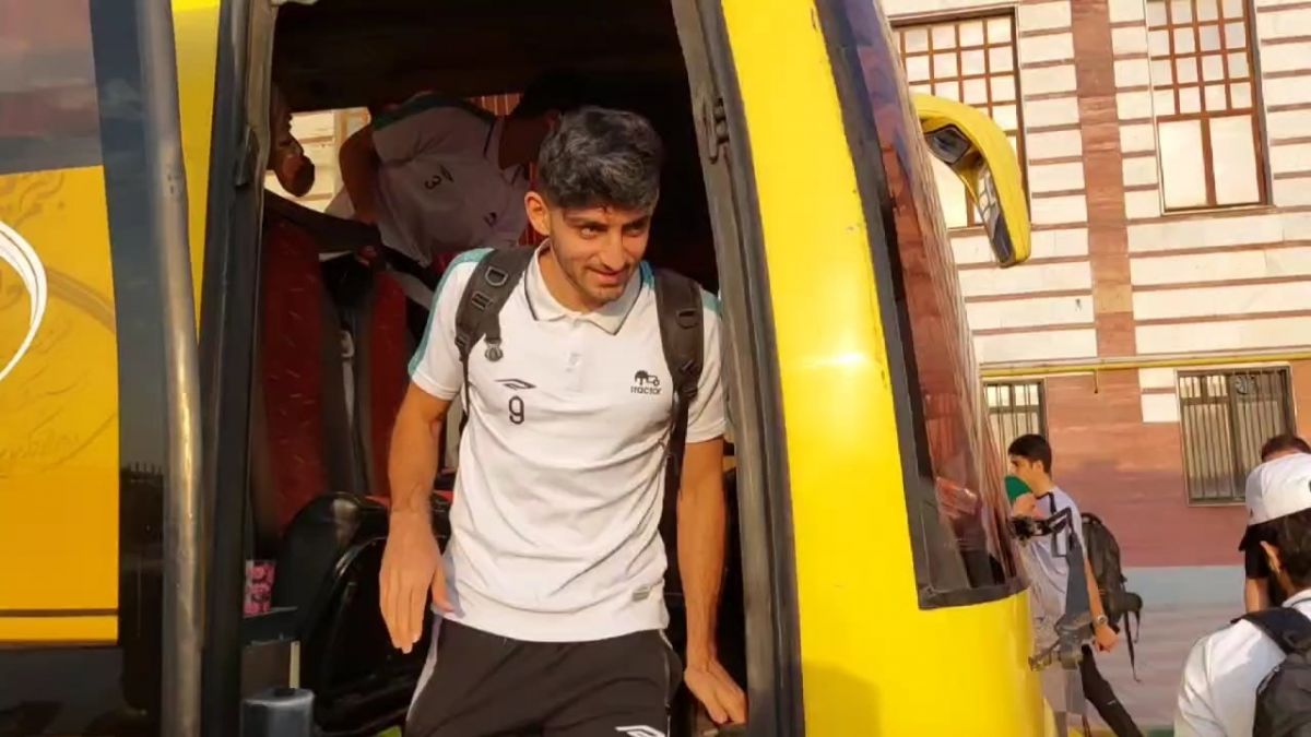 اختصاصی/ ورود بازیکنان تراکتور به ورزشگاه برای دیدار با هوادار