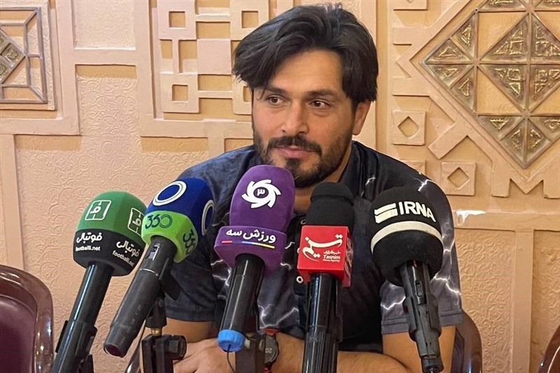 دقیقی: لقمه گلوگیری برای تیمهای بزرگ خواهیم بود/ سپاهان هر بازیکنی اراده کند، به خدمت میگیرد!