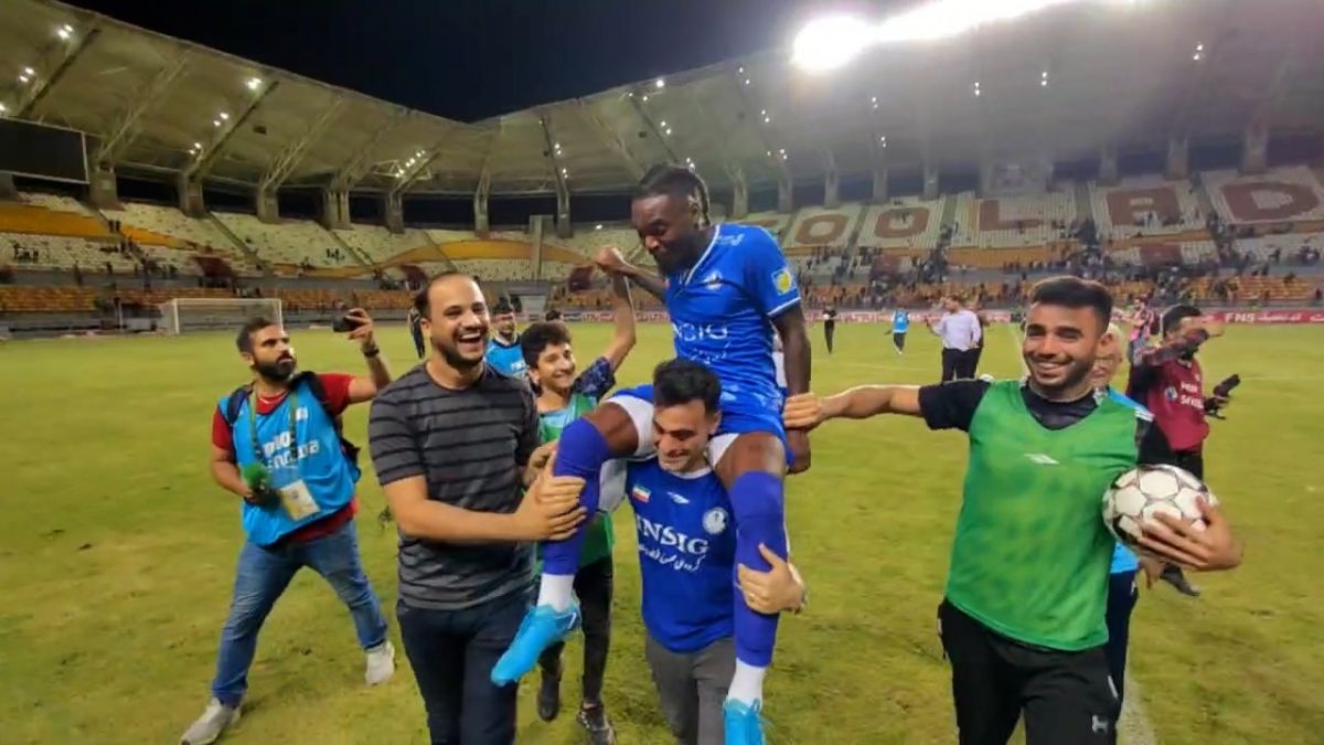 اختصاصی/ گلزن خارجی استقلال خوزستان روی دوش بازیکنان