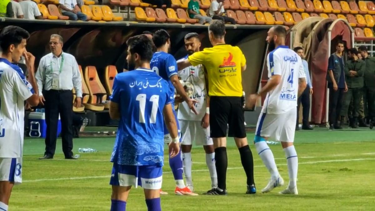 اختصاصی/ درگیری رامین رضاییان و پسندیده در جریان بازی استقلال و استقلال خوزستان