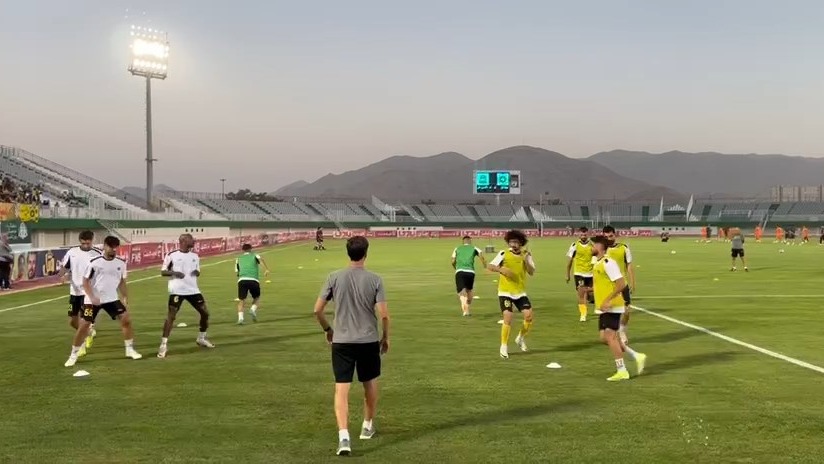 اختصاصی/ گرم کردن بازیکنان سپاهان و شمس آذر قبل از آغاز بازی