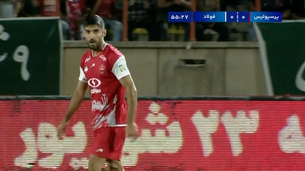 ضربه خطرناک میلاد محمدی که از کنار دروازه فولاد به بیرون رفت