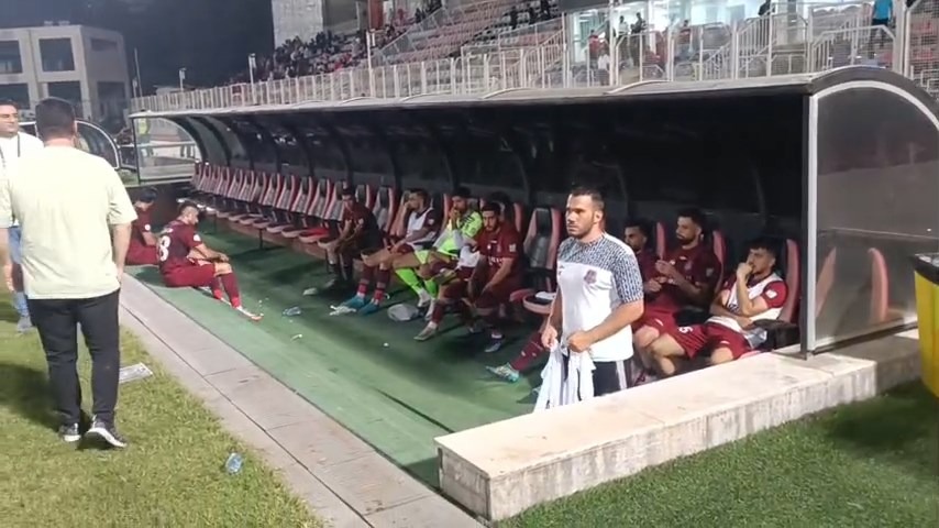 اختصاصی/ ناراحتی شدید بازیکنان و کادر فنی تیم نساجی بعد از پایان بازی