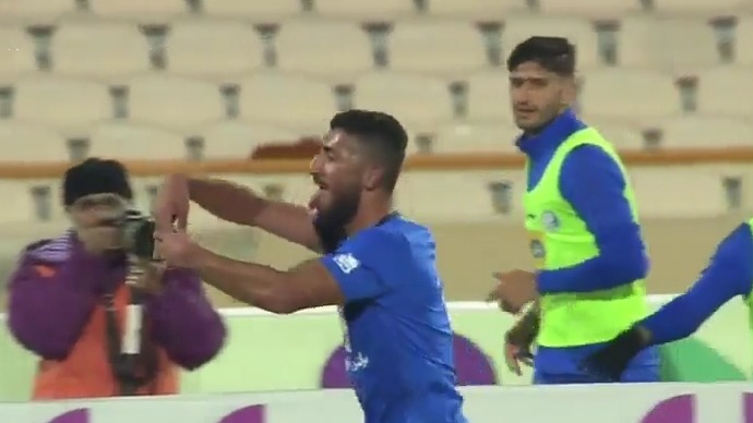 6 سال پیش و گل چیپ تماشایی اللهیار صیادمنش برای استقلال مقابل نفت آبادان