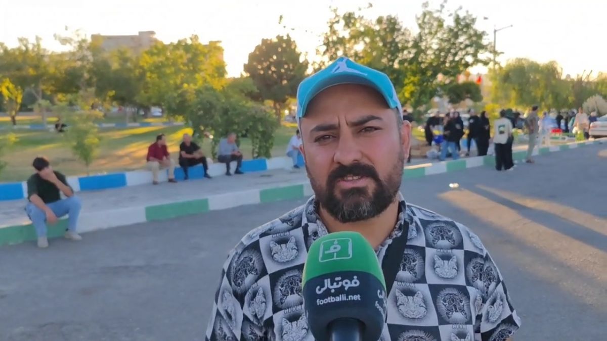 اختصاصی/ گفت و گو با فردی که صورت طرفداران تیم ملی را قبل از بازی رنگ کرده است