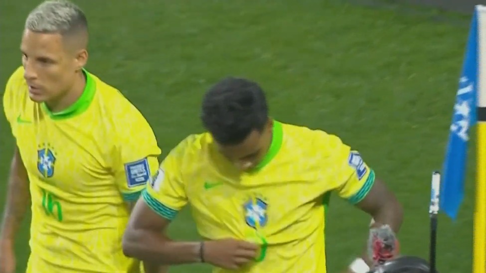 گل اول برزیل به اکوادور (شوت زیبای رودریگو)